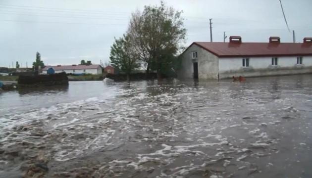Kars'ta sağanak sele dönüştü
