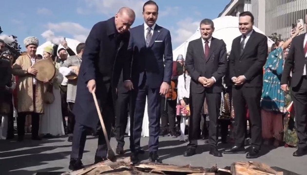 Cumhurbaşkanı Erdoğan Nevruz ateşini yaktı