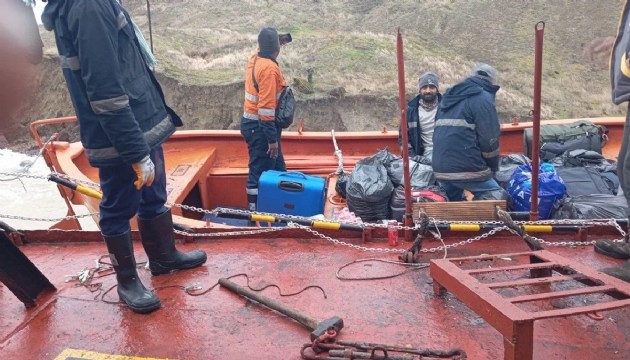 Türk gemisi karaya oturdu