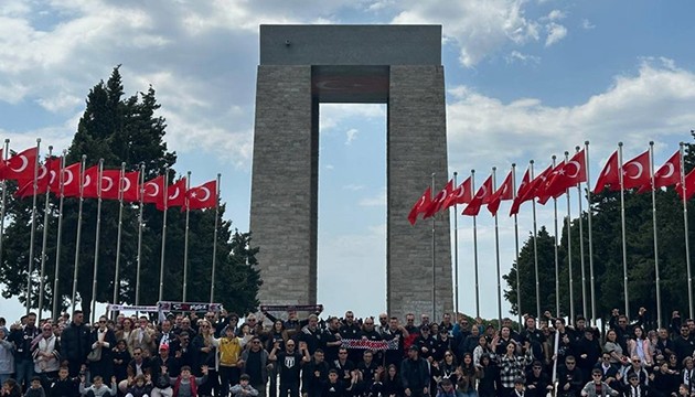 Beşiktaş taraftarlarından anlamlı ziyaret