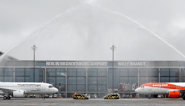 Havalimanında kalkışlar durduruldu