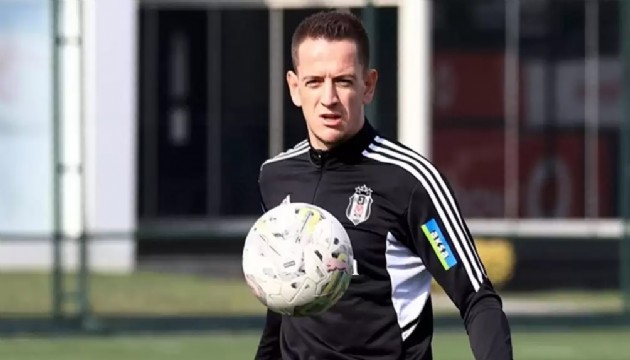 Beşiktaşlı futbolcu trafik kazası yaptı