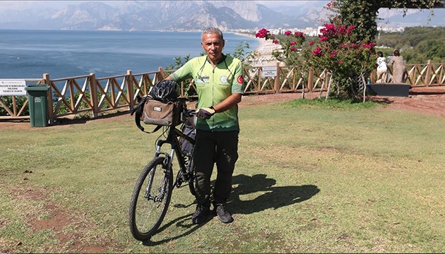 29 ülkeyi bisikletle gezdi