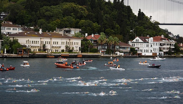 Boğaziçi'nde yüzme yarışı heyecanı
