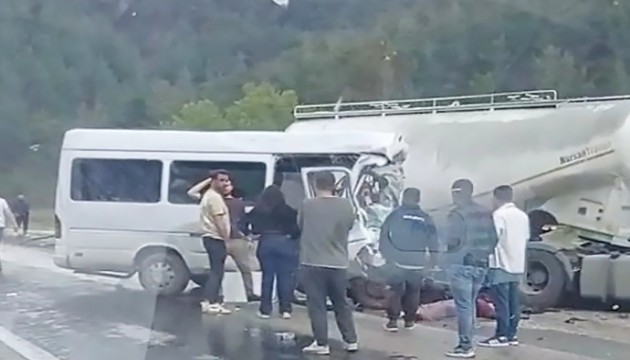 Antalya-Isparta karayolunda feci kaza: Çok sayıda ölü ve yaralı var