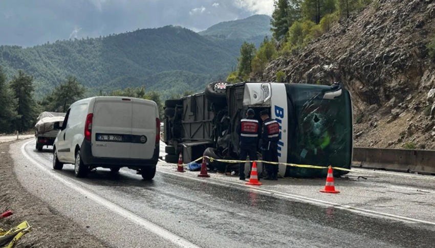 Burdur'da feci kaza: Ölü ve yaralılar var