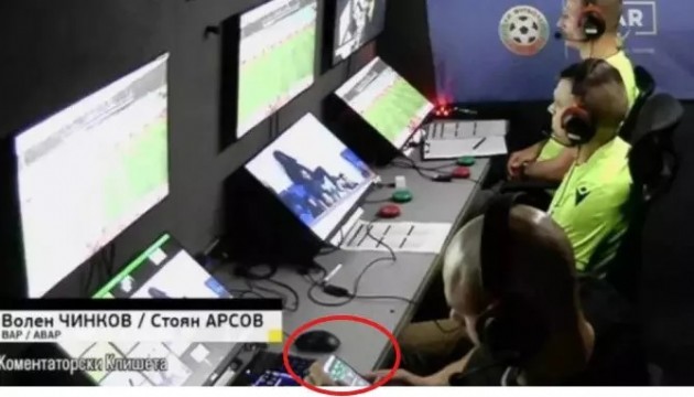 VAR hakemi canlı yayında bahis oynadı