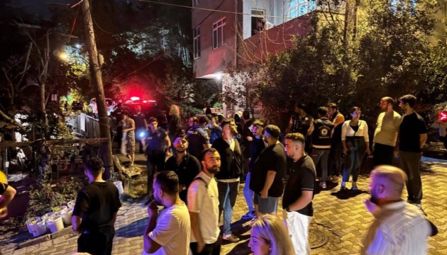 Sokakta vahşet! Satırla kadının boğazını kesti