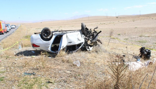 Feci kaza: 3 ölü, 2 yaralı var!