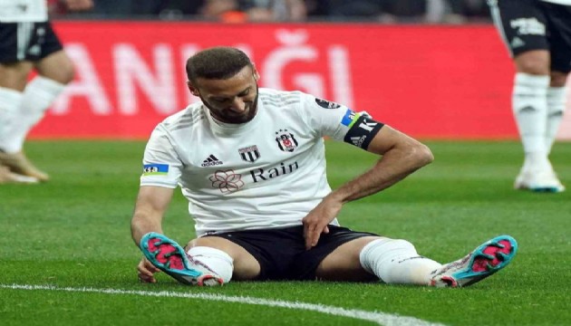 Beşiktaş'a kritik maç öncesi Cenk Tosun'dan kötü haber