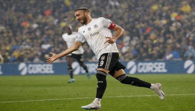 Beşiktaş'ta derbiden önce Cenk Tosun şüphesi! İşte muhtemel 11'ler