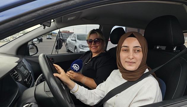 Görme engelliler otomobil kullandı