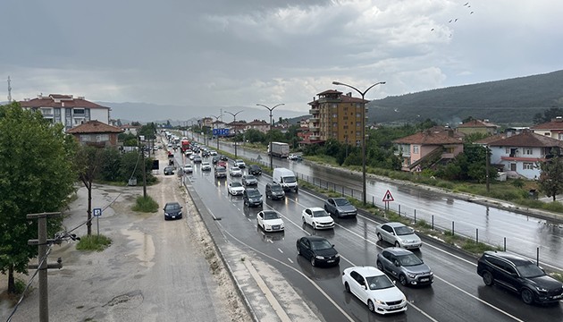 Bayram dönüşü yoğunluğu sürüyor