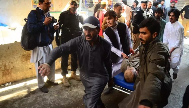 Pakistan'da camiye alçak saldırı!