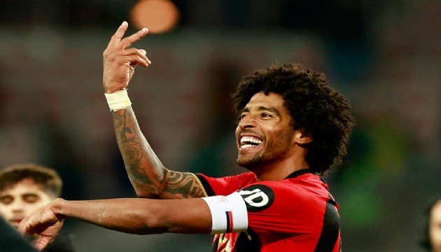 41 yaşındaki Dante'nin sözleşmesi uzatıldı