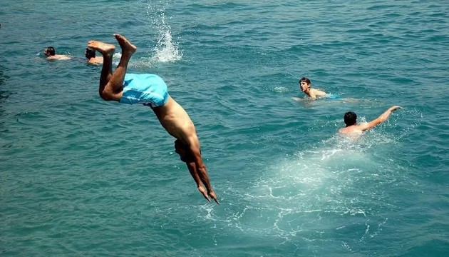 Denize girerken dikkat! Felç bırakabilir