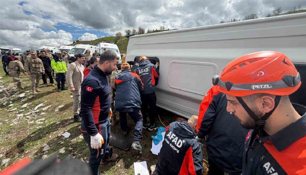 Diyarbakır'da yolcu otobüsü devrildi!