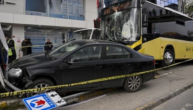 Motorcu ile kavga eden İETT şoförü durağa girdi: 1 ölü 4 yaralı
