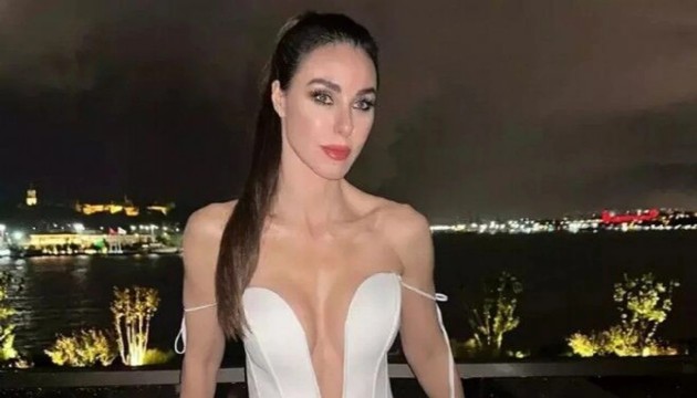 Defne Samyeli, fiziğiyle büyüledi!