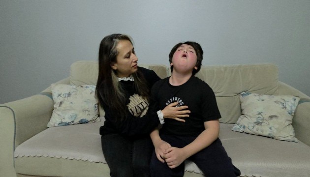 12 yaşındaki çocuk, 8 yıldır öksürük krizi geçiriyor