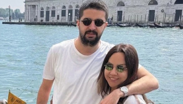 Ebru Gündeş, uzaktan boşandı