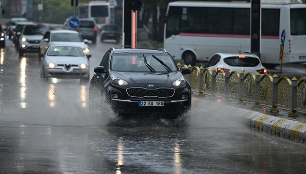 Edirne'de sağanak etkili oldu
