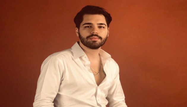 Emir Can İğrek ödülünü tutuklu öğrencilere adadı