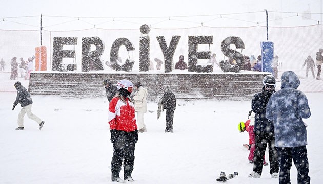 Erciyes Kayak Merkezi'nde yoğunluk