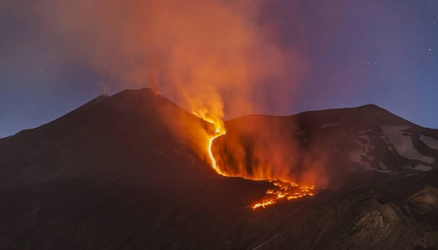 Bulusan Yanardağı patladı!