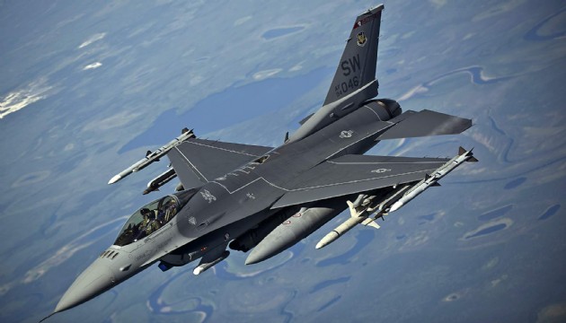 Ukraynalı pilotlar F-16 eğitimi alıyor