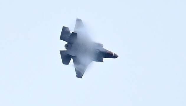 İki F-35 acil iniş yaptı