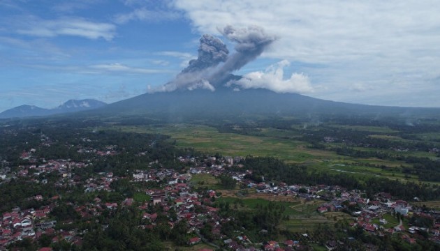 Merapi Yanardağı kül püskürttü