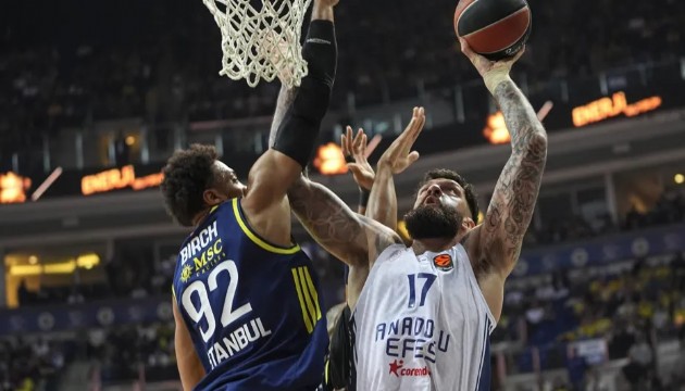 EuroLeague'deki Türk derbisinde kazanan Fenerbahçe