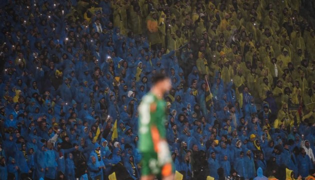 Derbinin sembolü haline gelmişti: Fenerbahçe yağmurlukları satışa çıkardı