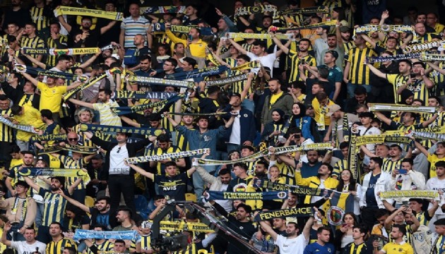 Fenerbahçe tribünleri, 'yönetim istifa' dedi