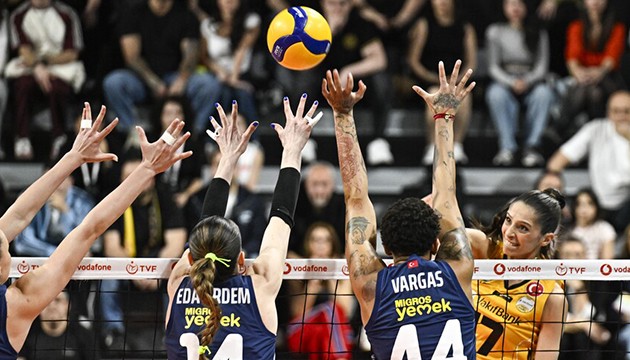 Fenerbahçe, Vakıfbank'ı mağlup etti