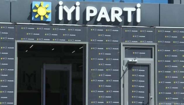 İYİ Parti'de üst düzey istifa