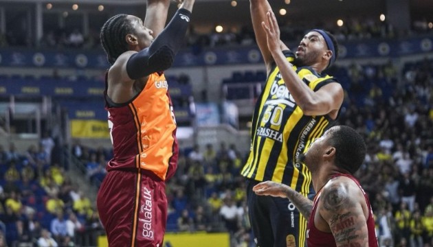 Derbide Fenerbahçe'den Galatasaray'a 24 sayı fark!