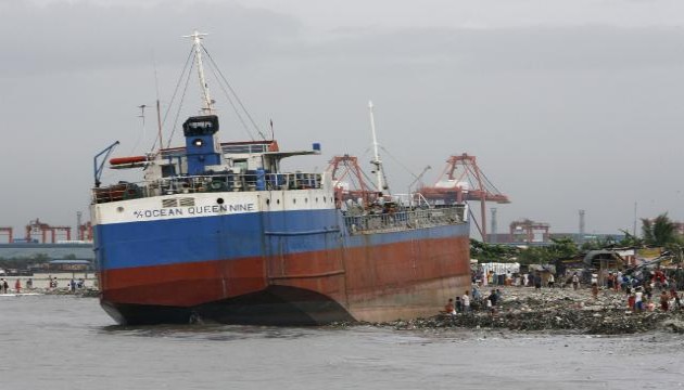 Filipinler'de yük gemisinde yangın