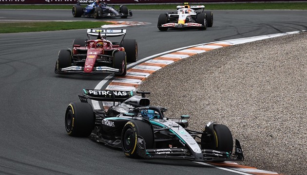 İtalya'da kazanan Verstappen