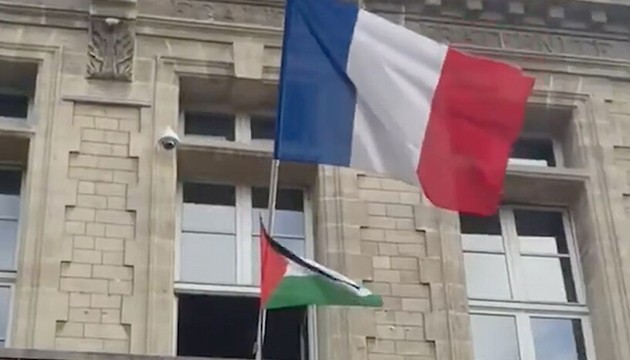 Filistin bayraklı protesto