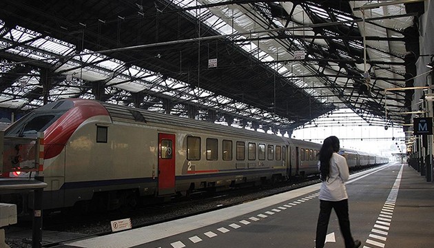 Avrupa'da grev: Ulaşım durdu