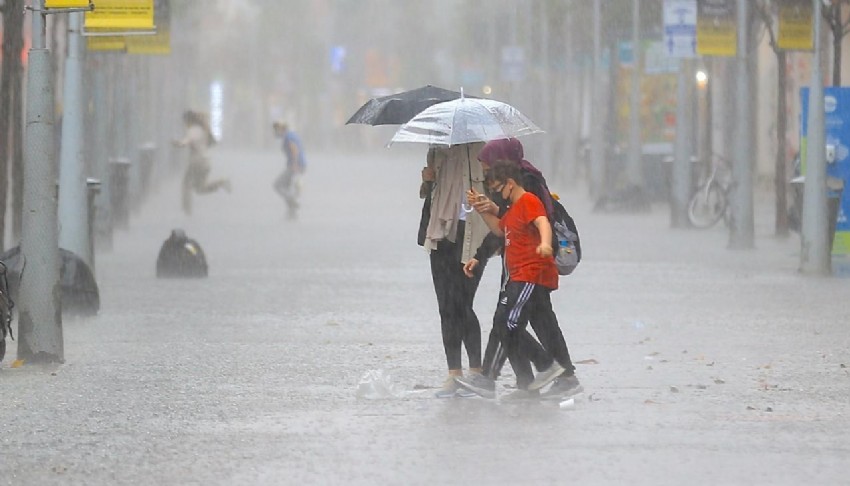 Meteoroloji'den 10 ile uyarı: Kuvvetli rüzgar ve fırtına geliyor