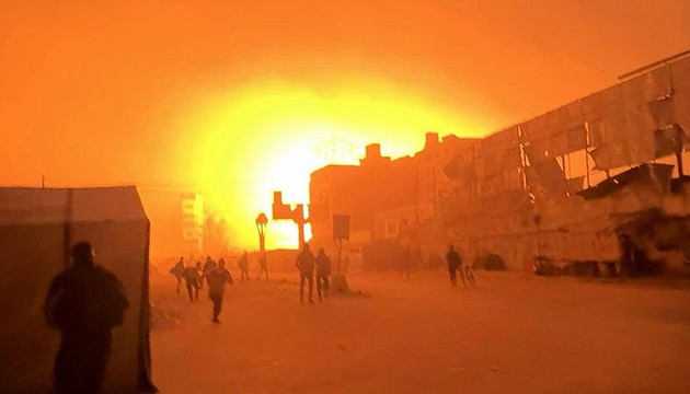 İsrail, Gazze'de hastaneye saldırdı