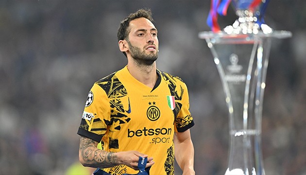 Hakan Çalhanoğlu tarihe geçti