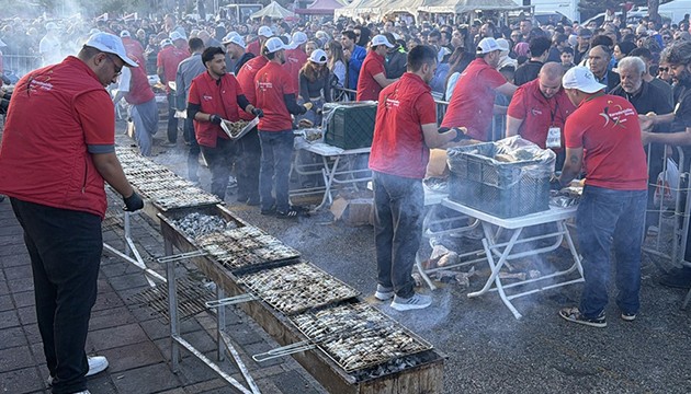 Festivalde 7 ton hamsi dağıtıldı