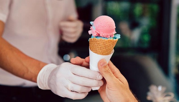 Dondurma tüketirken kesinlikle dikkat edin! Bu hata...