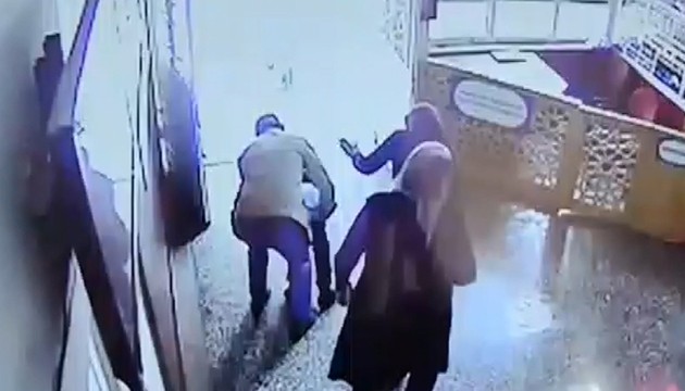 Öğrencisini Heimlich ile kurtardı