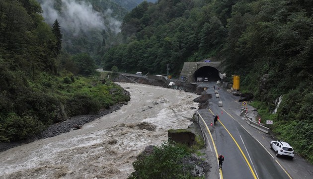 Rize'de 17 kişi helikopterle tahliye edildi