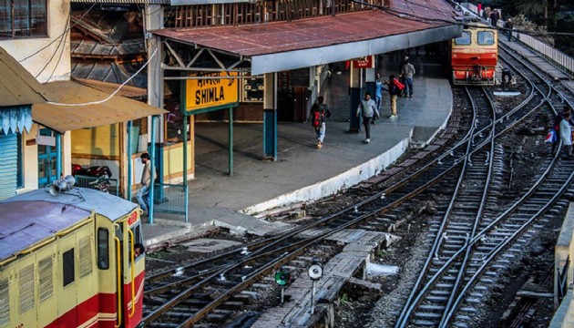 Hindistan'da tren kazası: 9 ölü